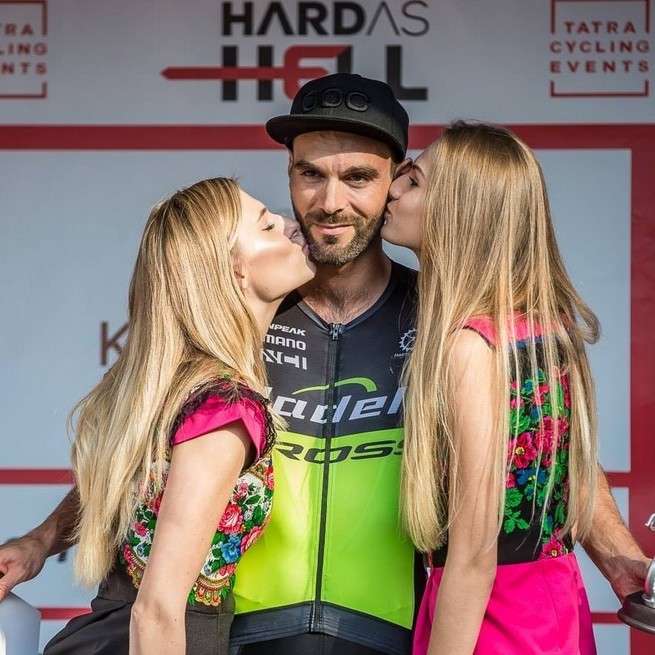 Firma KROSS zerwała współpracę z kolarzem za se*sistowskie żarty