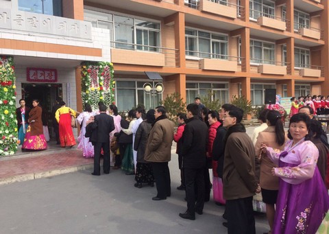 Kadr dnia: wybory w Korei Północnej. Frekwencja wyniosła 99,99%