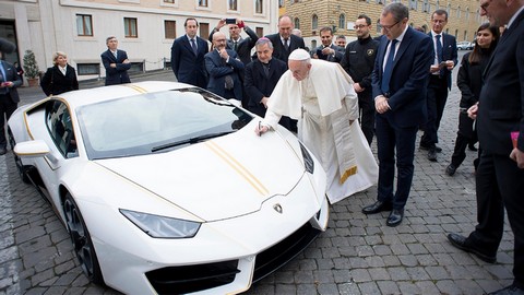 Lamborghini wkręciło papieża Franciszka w reklamę 