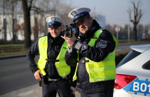 Policjanci z Krakowa oddali 1000 złotych premii za 11 listopada na cele charytatywne 