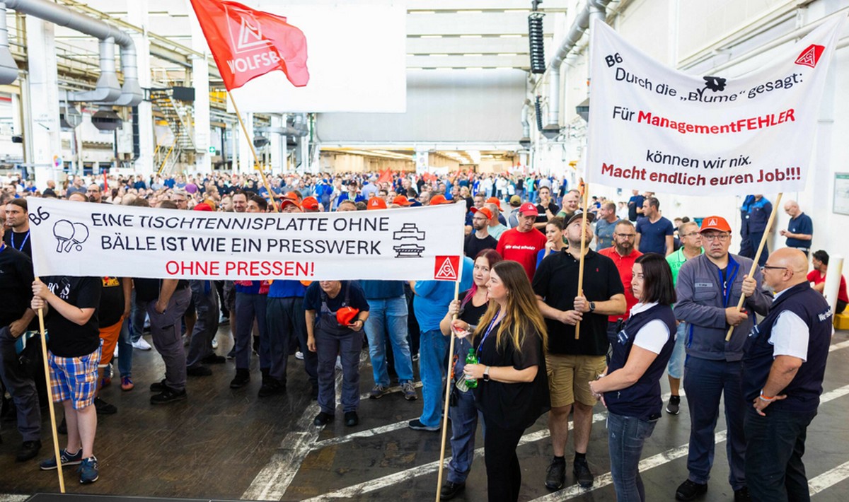 W Volkswagenie szykuje się jeden z największych strajków, pracownicy nie zgadzają się na cięcia