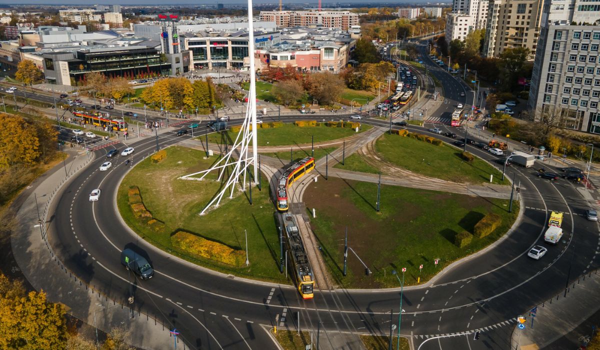 Media ostrzegają przed "rondziarzami", którzy powodują kolizje na rondach, a potem wyłudzają odszkodowania