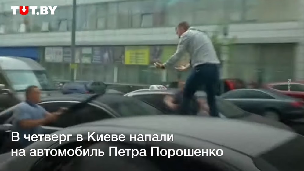 Żołnierz napadł na auto Poroszenki, żeby pokazać mu faka