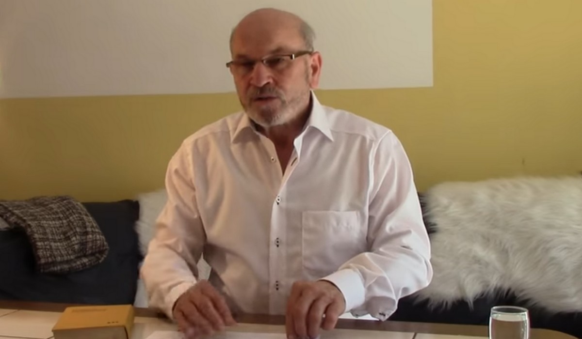 Lider austriackich antyszczepionkowców odmówił leczenia w szpitalu i zmarł na Covid-19. Leczył się dwutlenkiem chloru