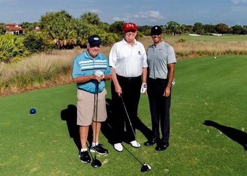 Donald Trump na polu golfowym z Tigerem Woodsem:trump2: