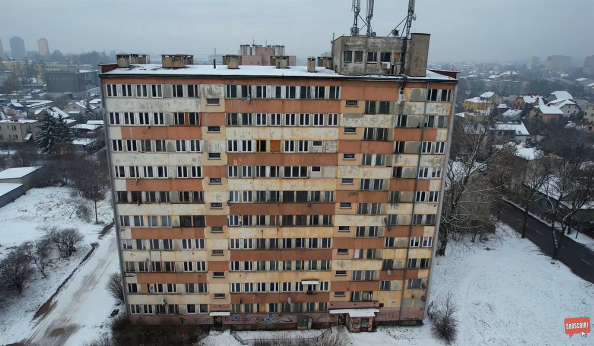 Być może chcesz zobaczyć "najbardziej przerażający blok w Polsce", który zwiedziła ekipa Urbex History
