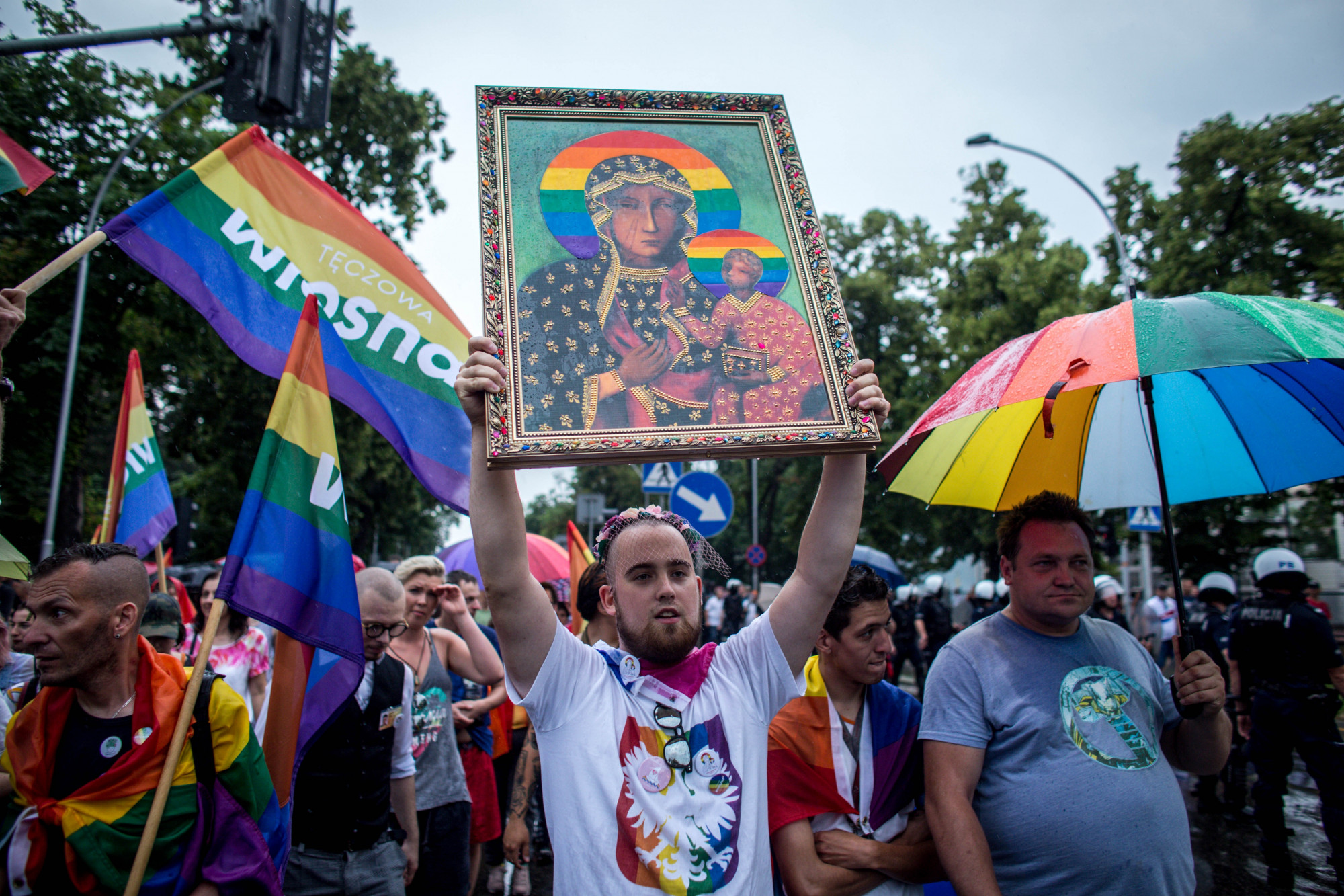 Prokuratura: "Matka Boska Tęczowa" niewinna obrazy uczuć religijnych