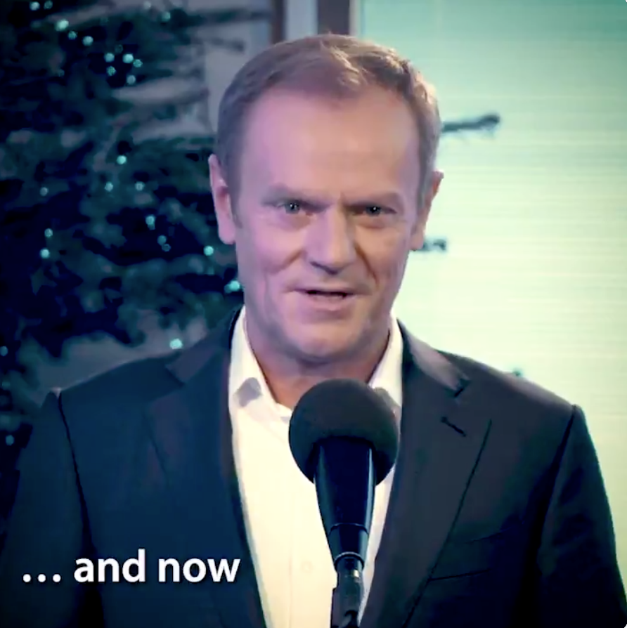 Tusk ogrzewa wizerunek i kradnie styl Biedroniowi