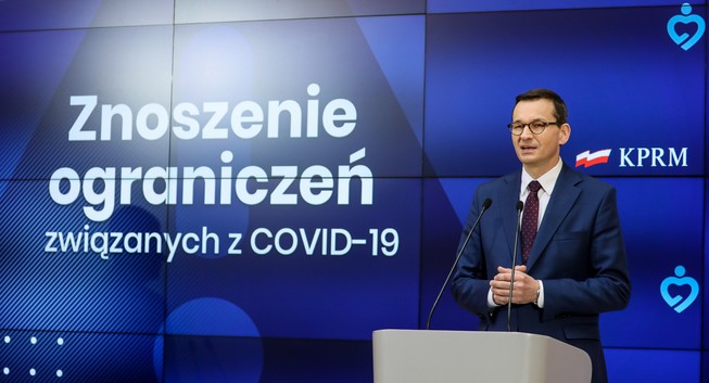 Od poniedziałku otwarte salony fryzjerskie, restauracje. Najmłodsze dzieci wracają do szkół