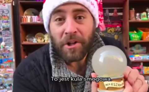 Kanadyjczyk zachwala kule smogowe: "prawie widać Pałac Kultury"