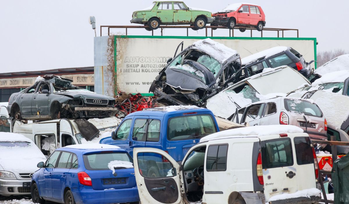 Rzeź golfów, passatów i focusów: Polacy oddali w 2025 roku wyjątkowo dużo aut na złom