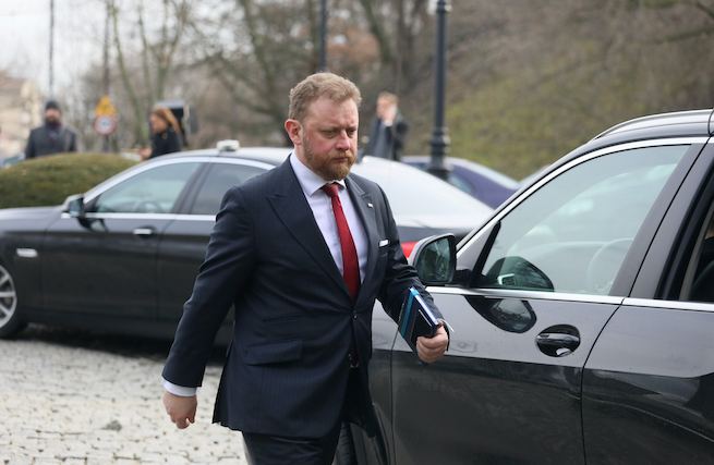 Ministrowi Szumowskiemu przydzielono ochronę SOP, bo dostawał coraz więcej gróźb