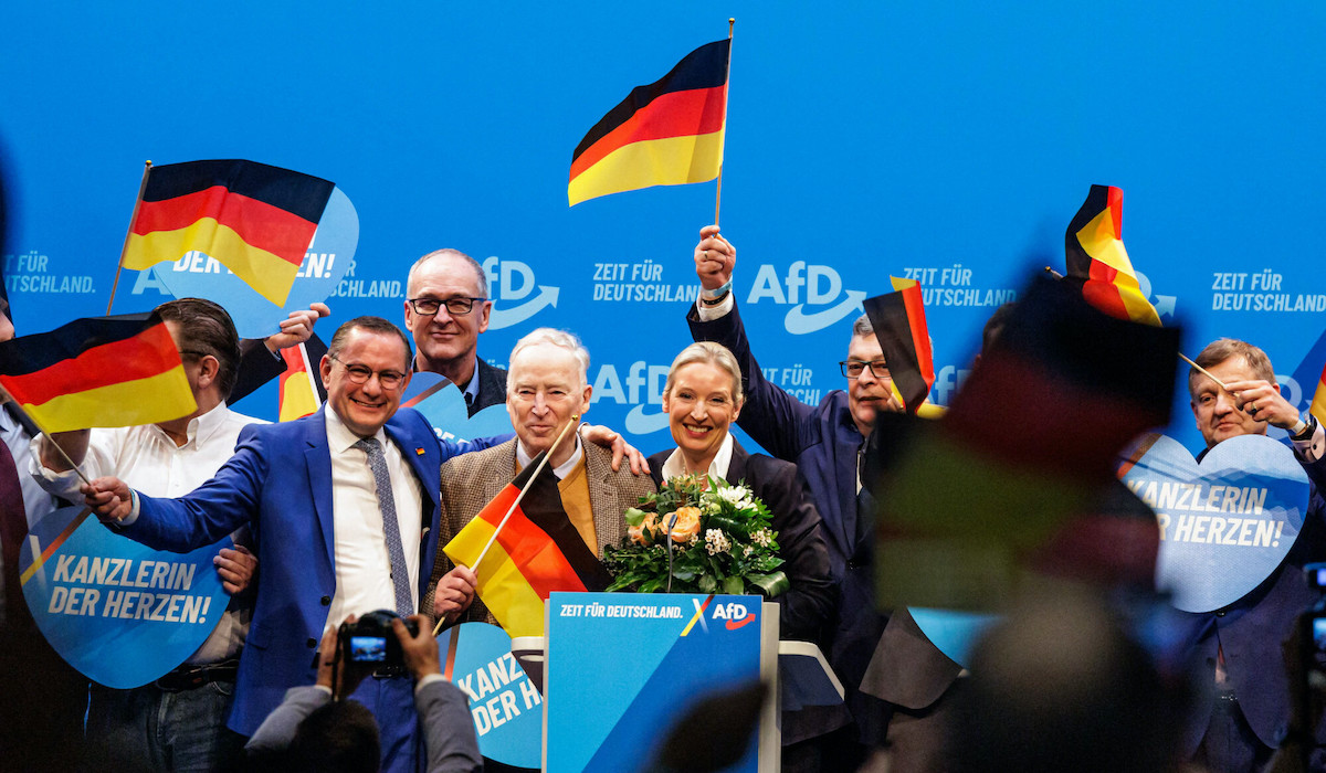 Niemcy: AfD z rekordowym poparciem, po raz pierwszy prowadzi w sondażach