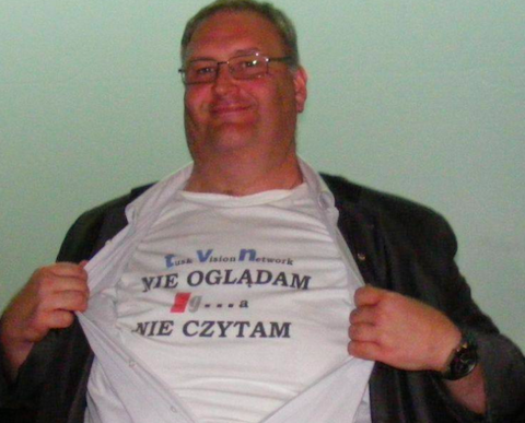 Prokurator krajowy w koszulce z napisem "Tusk Vision Network"