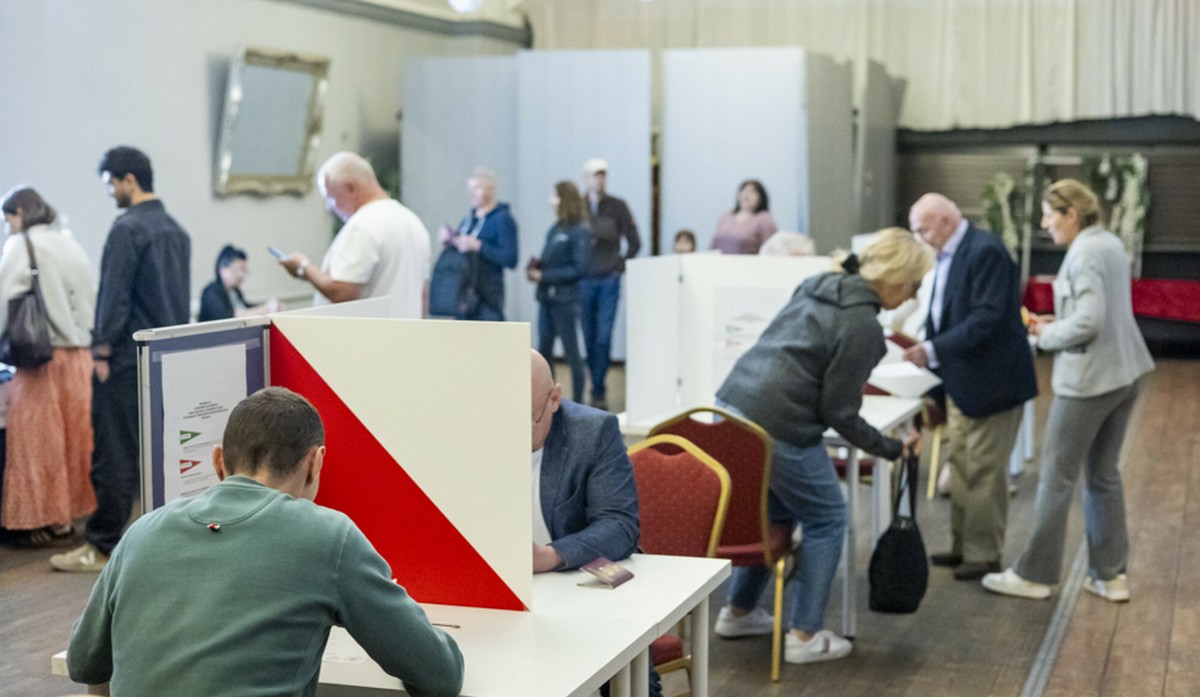 Głosy Polaków na emigracji: Ameryka za Nawrockim, Kosowo za Mentzenem, Mongolia za Zandbergiem