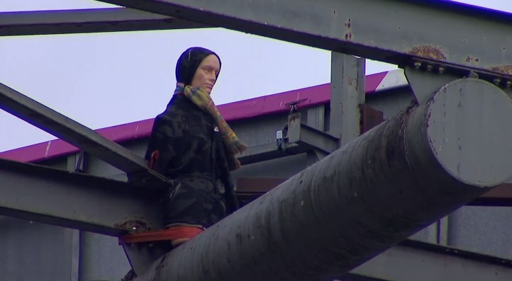 Szczecin: manekin na billboardzie miał odstraszać ptaki, ale straszy głównie ludzi