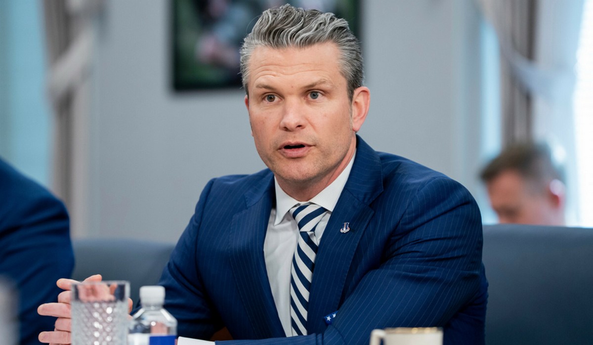 Szef Pentagonu wysłał rodzinie na Signalu tajne plany wojenne USA