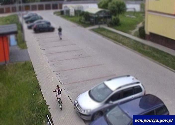 Bartoszyce: dziewczynka na rowerze dała mężczyźnie dużo pieniędzy, żeby mu pomóc, zszokowany poszedł na policję