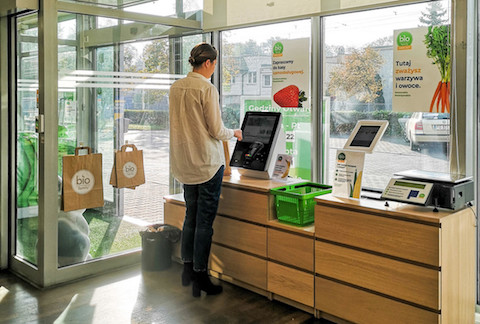 Są już efekty zakazu handlu w niedziele. Sklepy bez obsługi
