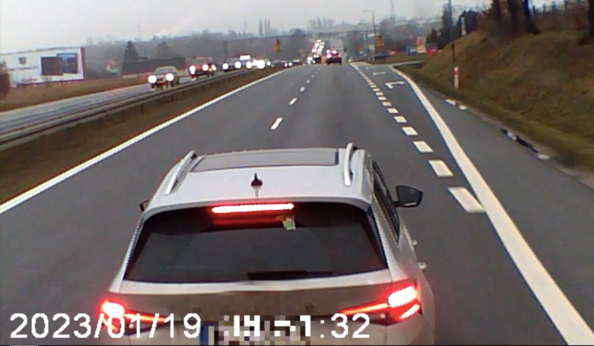 Tarczyn: kolejny władca dróg chciał ukarać innego kierowcę zajeżdżając mu drogę, spowodował wypadek