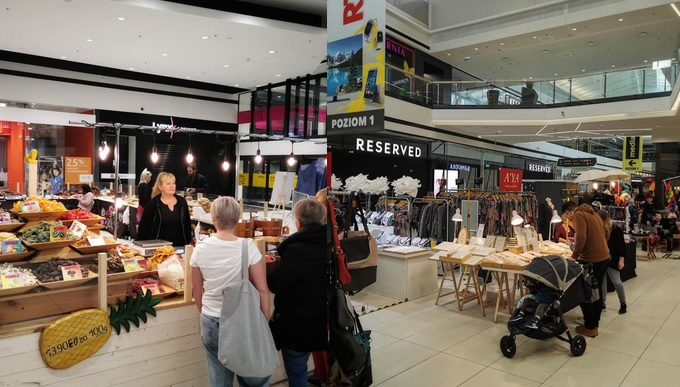 Galeria handlowa chciała w ramach promocji być otwarta w niedzielę, ale zabrakło szefów i prezesów do stania na kasie