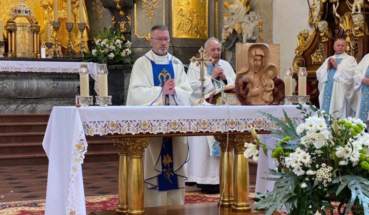 Sportowcy przynieśli na Jasną Górę Matkę Boską z rękawicami bokserskimi i oskarżono ich o obrazę uczuć religijnych ¯\_(ツ)_/¯