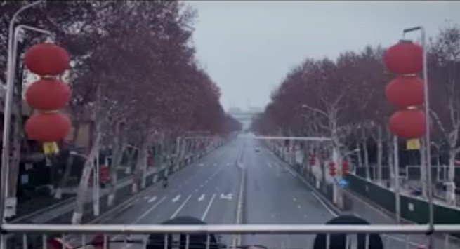 Ekipa filmowców utknęła w Wuhan podczas epidemii, nagrali przy okazji 5-minutowy dokument telefonami