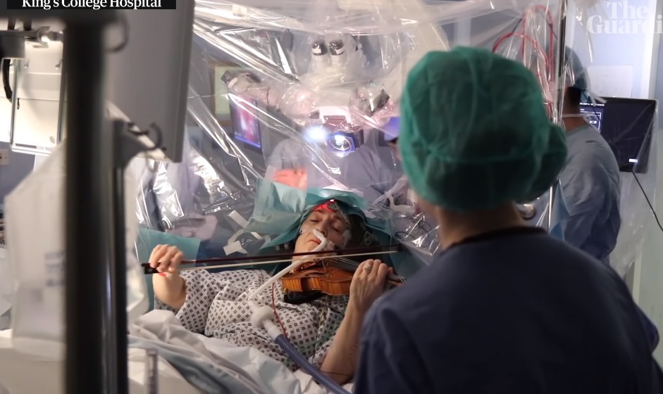 Operacja na mózgu grającej skrzypaczki to nie fejk, naprawdę się wydarzyła