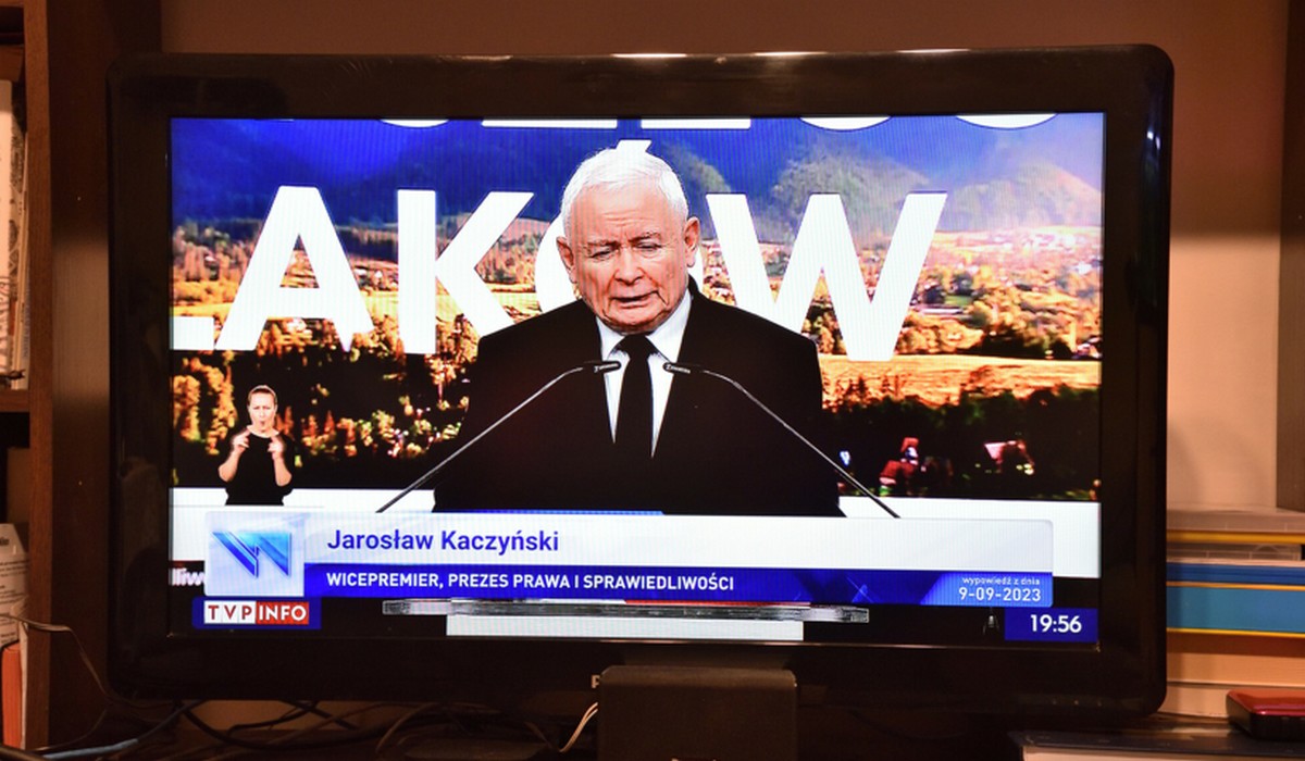 PiS negocjuje ogromne fundusze, żeby zbudować nowe media