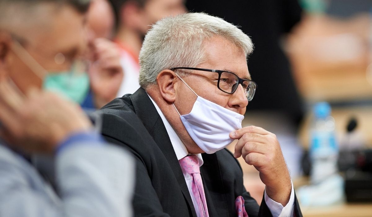 Parlament Europejski nakazał Ryszardowi Czarneckiemu zwrócić pieniądze, co to je miał wydawać na dojazdy