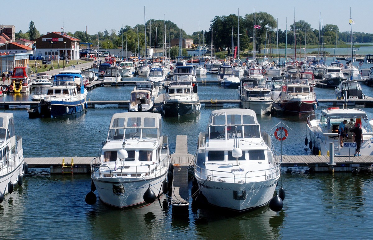 Mazury mają problem z czystością wody, bo ludzie w jachtach kasztanią do wody