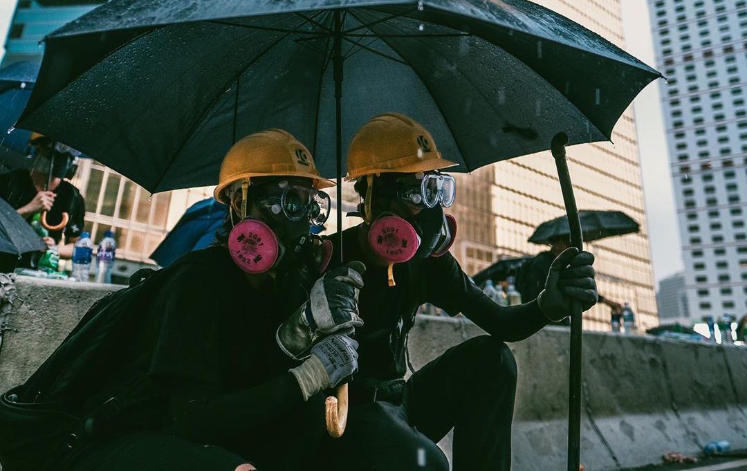 W Hong Kongu zakazano noszenia masek