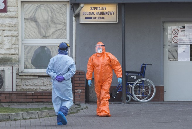 Ostrowiec: pielęgniarz wyrzucony ze sklepu, bo właścicielka boi się wirusa