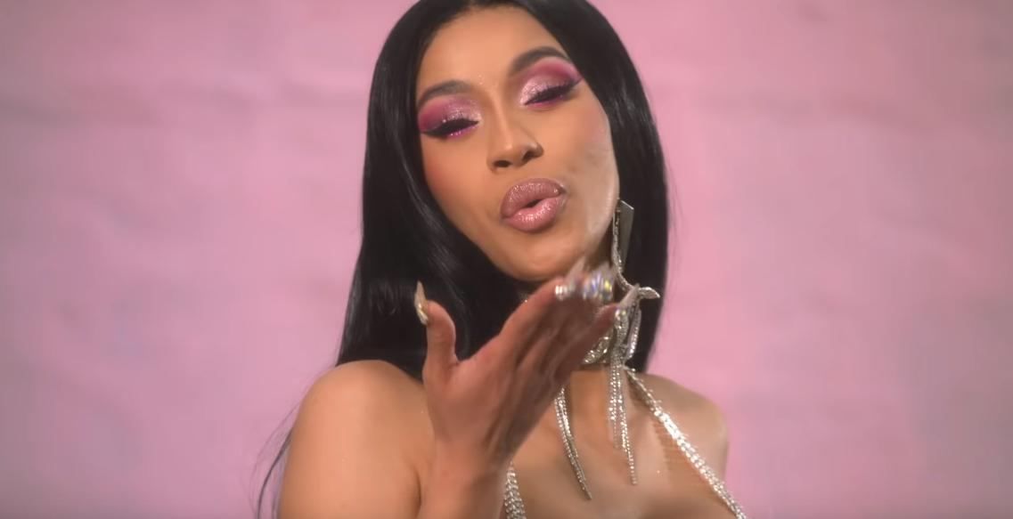Cardi B: "Nasz kraj jest w kompletnej d*pie przez jakiś pieprzony mur"
