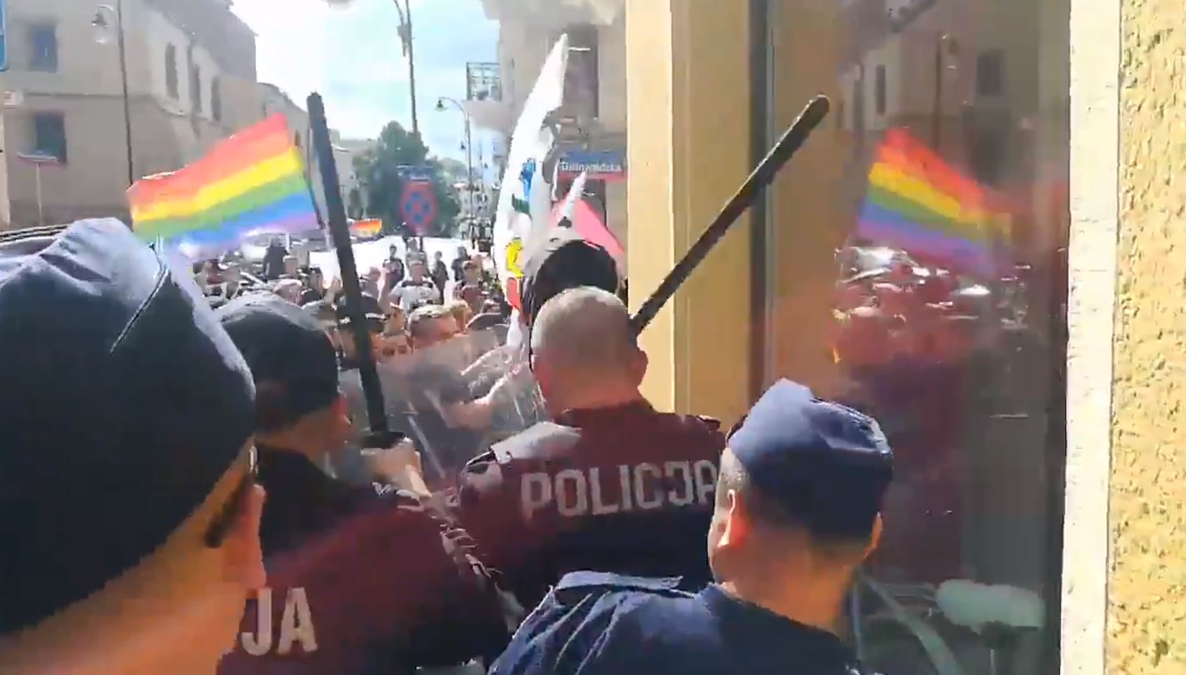 Policja trochę spałowała Młodzież Wszechpolską i nikt się tym nie przejmuje ¯\_(ツ)_/¯