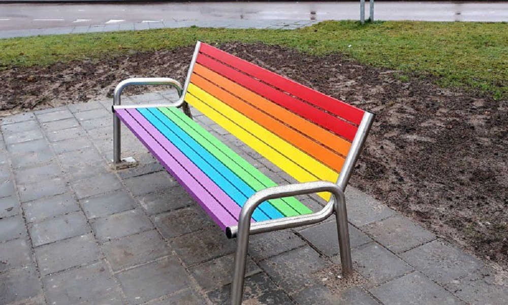 Kielce: w ramach budżetu obywatelskiego w mieście powstanie 20 tęczowych ławek