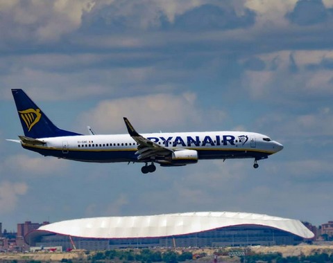 Ryanair odwołał 190 lotów zaplanowanych na piątek. Protestują piloci i stewardesy