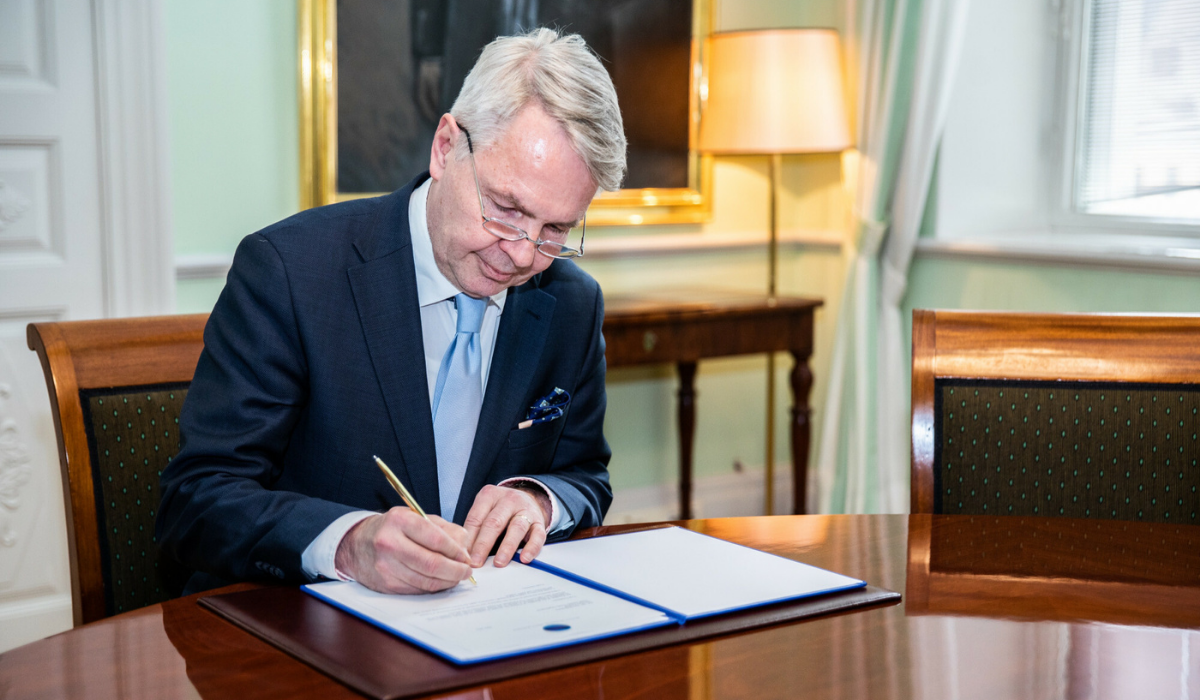 Finowie oszaleli na punkcie długopisu za 8 euro, którym podpisano wniosek do NATO