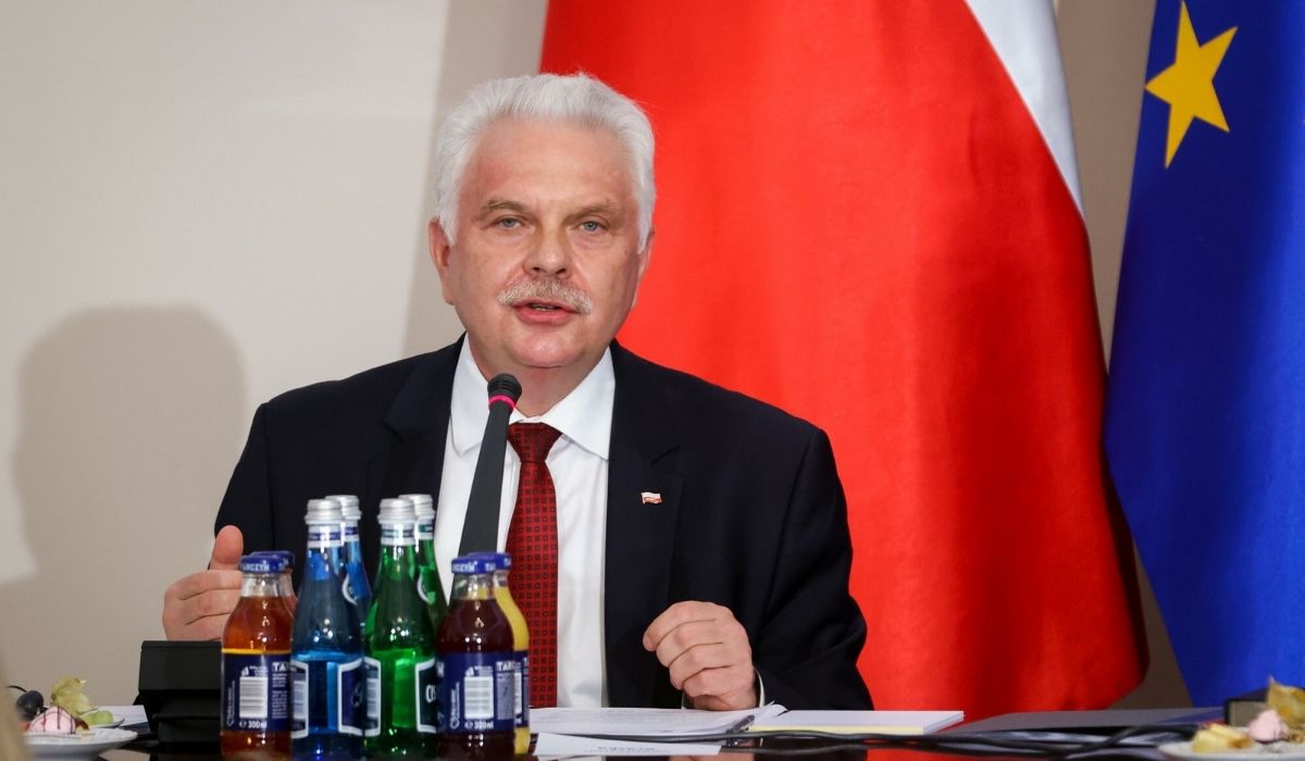 Wiceminister zdrowia tłumaczy, że w kościołach ludzie noszą maseczki i trzymają dystans, więc nie trzeba sprawdzać szczepień