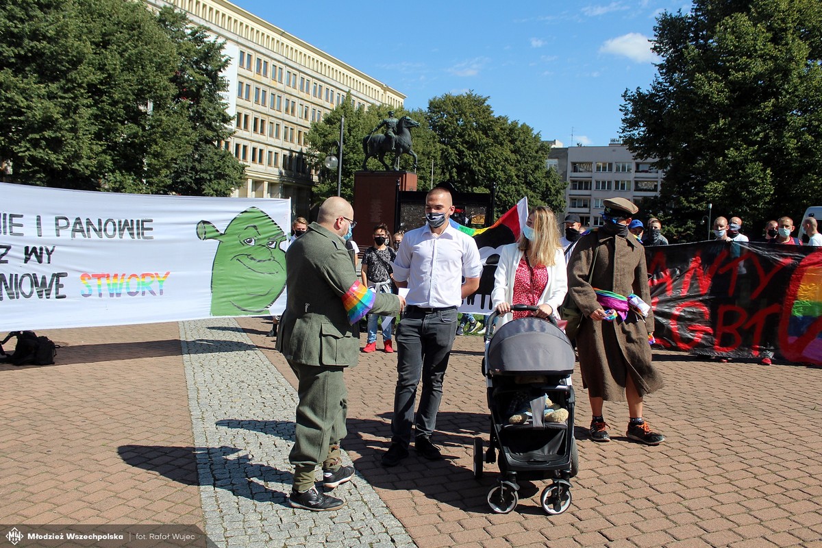 Być może nie chcesz, ale i tak objerzysz teatrzyk Młodzieży Wszechpolskiej o LGBT