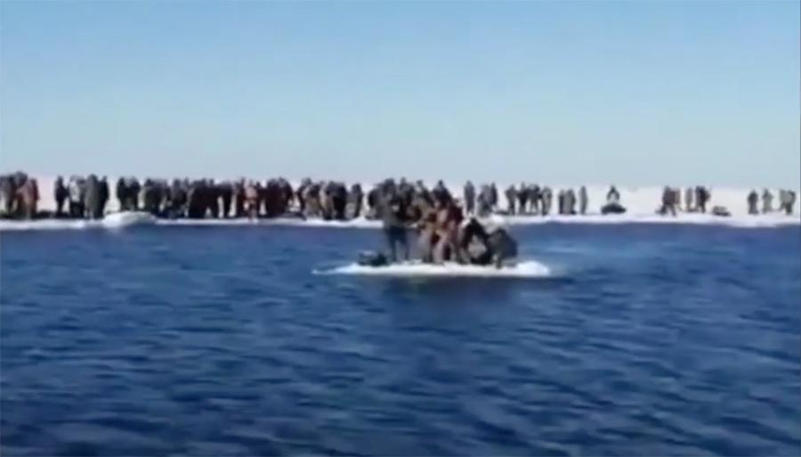 Rosja: kra oderwała się i zabrała 600 osób "na pokładzie", duża akcja ratownicza