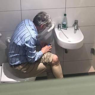 Były arcymistrz szachowy przyłapany w toalecie na "technologicznym dopingu"