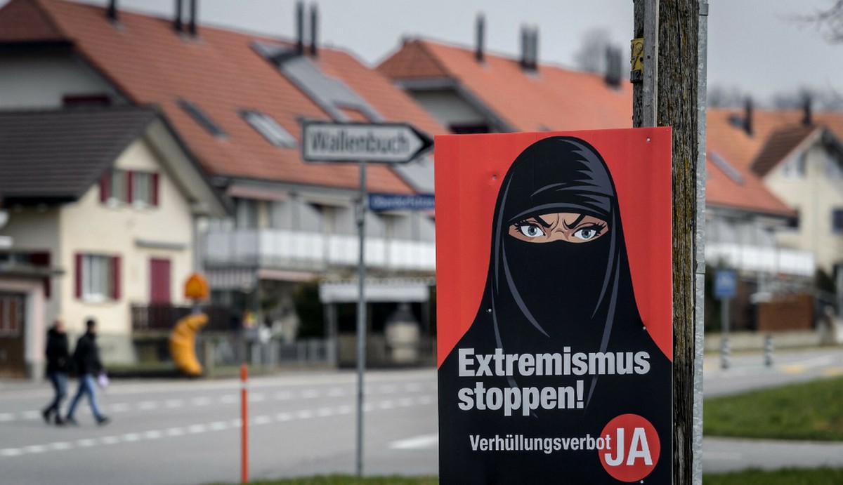 Szwajcarzy prawdopodobnie zdecydowali w referendum o zakazie zasłaniania poprzez noszenie burki i innych form wynikających z religii