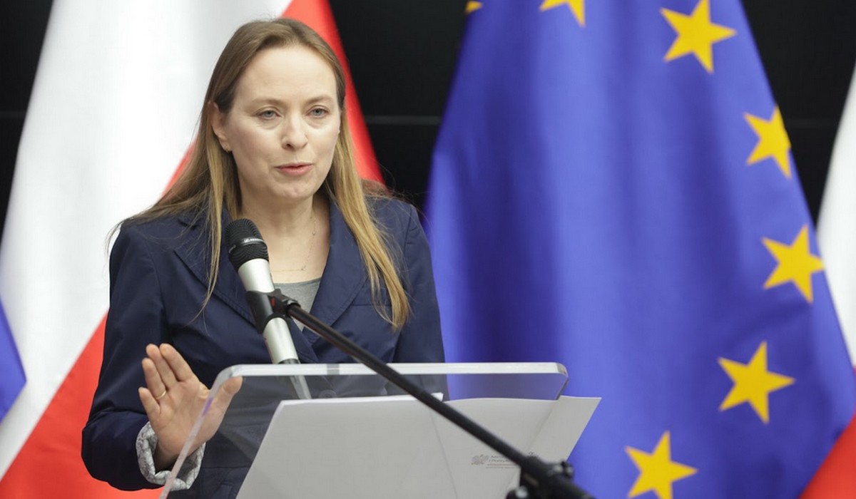 Sondaż: po aferze z KPO około 70% ankietowanych chciałoby dymisji minister funduszy i polityki regionalnej