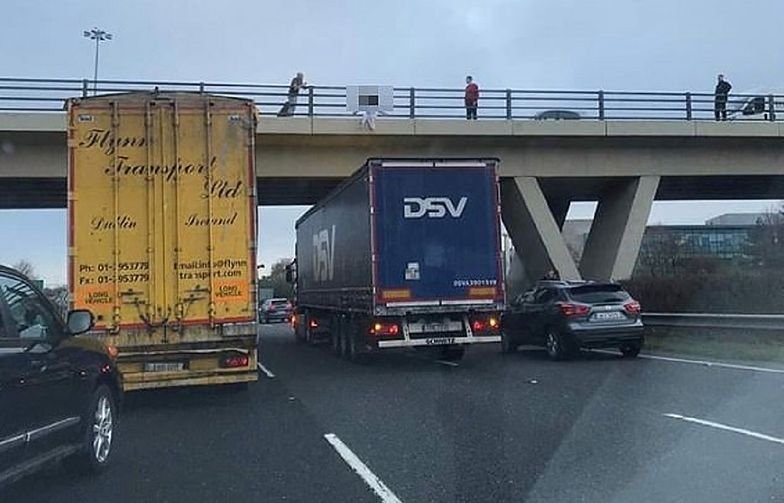 Kierowca ciężarówki uratował samobójczynię, zatrzymując się pod wiaduktem