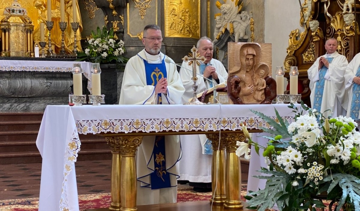 Ogólnopolska Pielgrzymka Sportowców dotarła na Jasną Górę z płaskorzeźbą Matki Boskiej z rękawicami bokserskimi