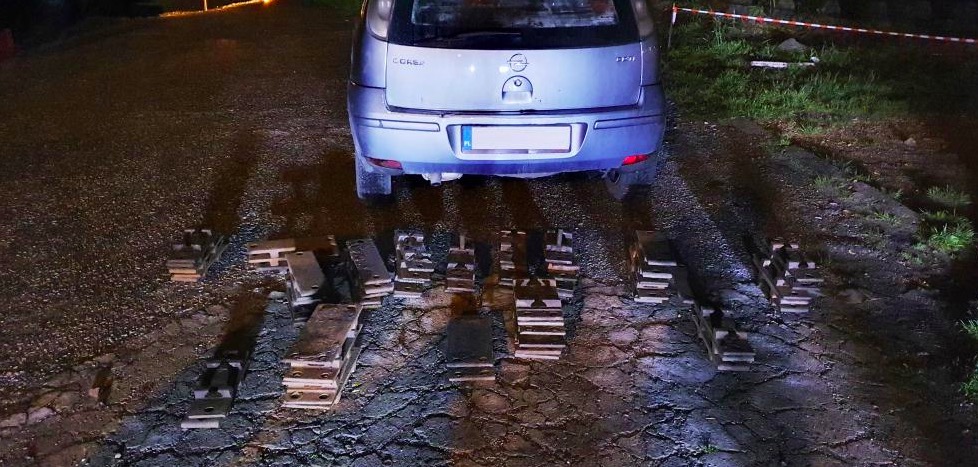 Chełmek: złodziej trakcji kolejowej wpadł, bo ukradł jej za dużo i było mu ciężko