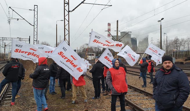 Górnicy zablokowali tory przy elektrowni, protestują przeciwko importowi rosyjskiego węgla