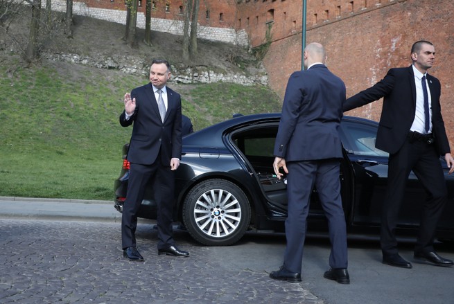 Duda: jesteśmy, mam nadzieję, w trakcie gasnącej pandemii. Ministerstwo Zdrowia: nie jesteśmy
