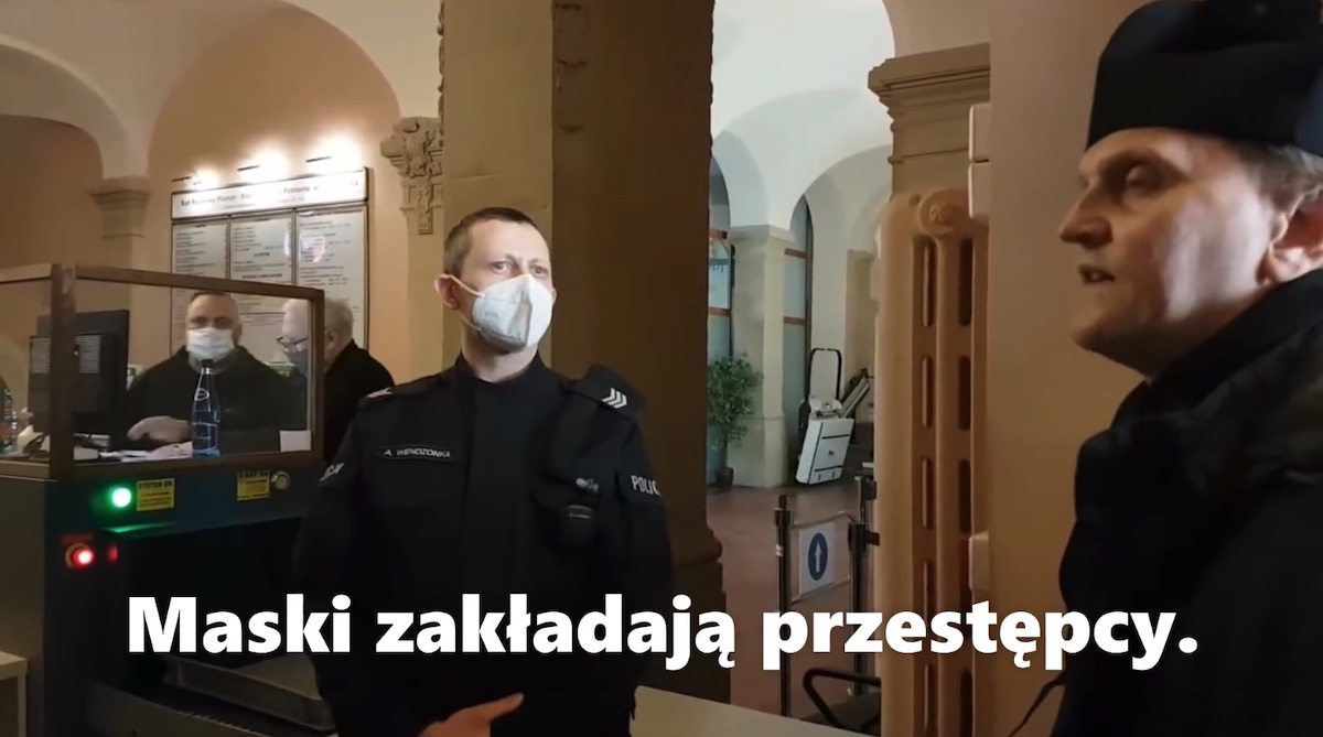 Poznań: kolejna awantura z ks. Woźnickim, został wyrzucony z sądu za brak maseczki